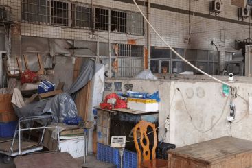 小型工廠倉庫消防隱患重重 電線亂拉、貨物亂堆、意識薄弱亟待整治